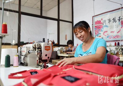 河北沙河 為留守婦女開辟就業(yè)新路徑，箱包銷售助力鄉(xiāng)村振興